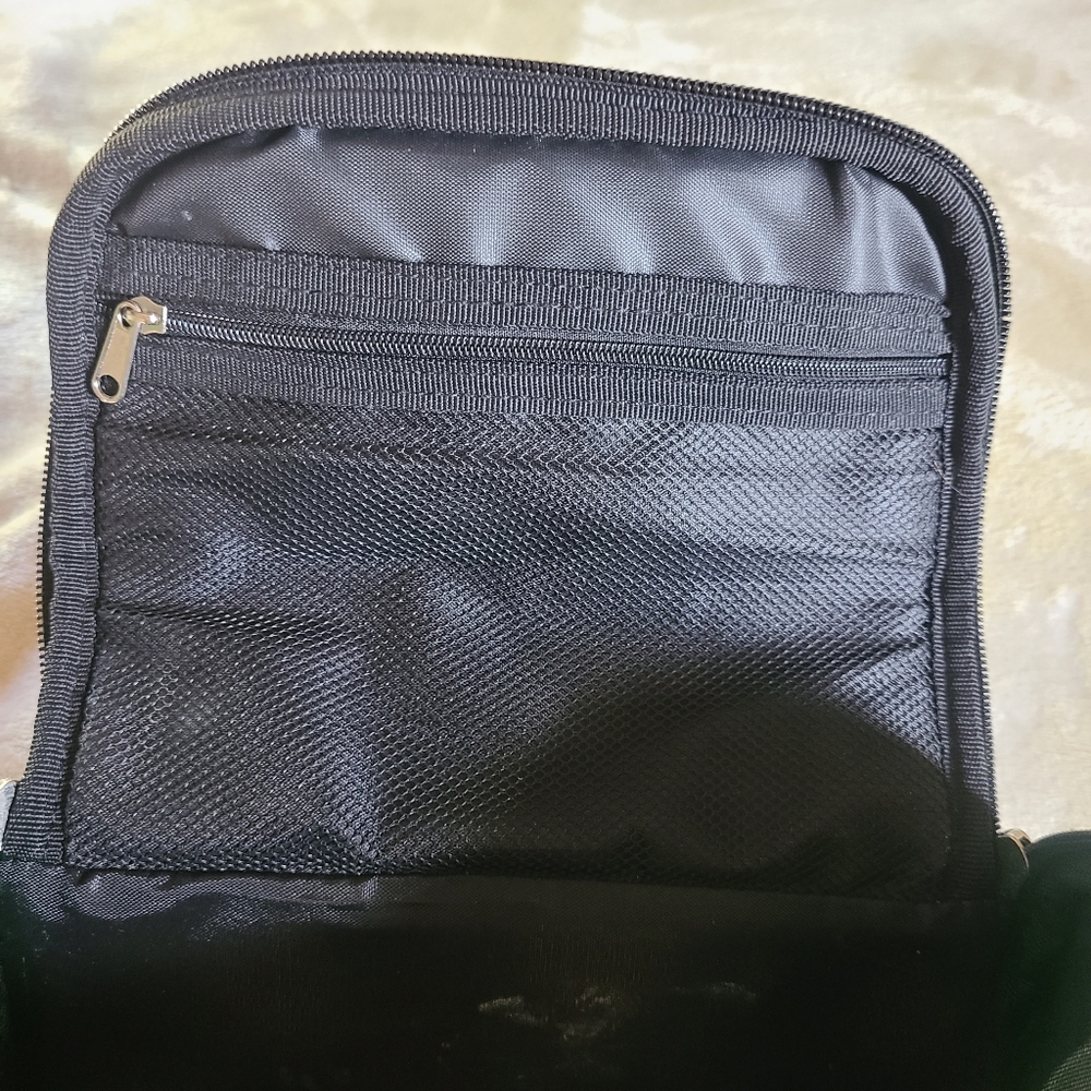 NWOT Makeup bag - Picture 5 of 5